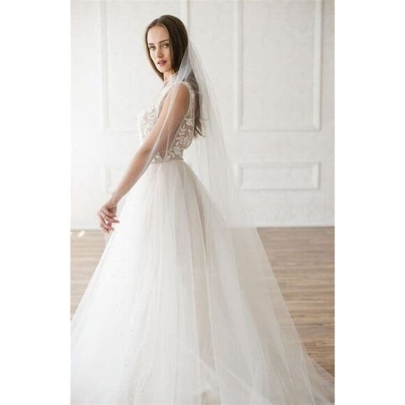 Brides & Hairpins Cristina Simple Veil Cathedral Ivory Single Tier Tulle, 106" - Picture 4 of 11